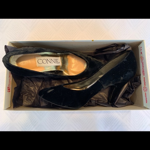 Connie Black Velvet Pumps. Size 7. - Picture 7 of 7